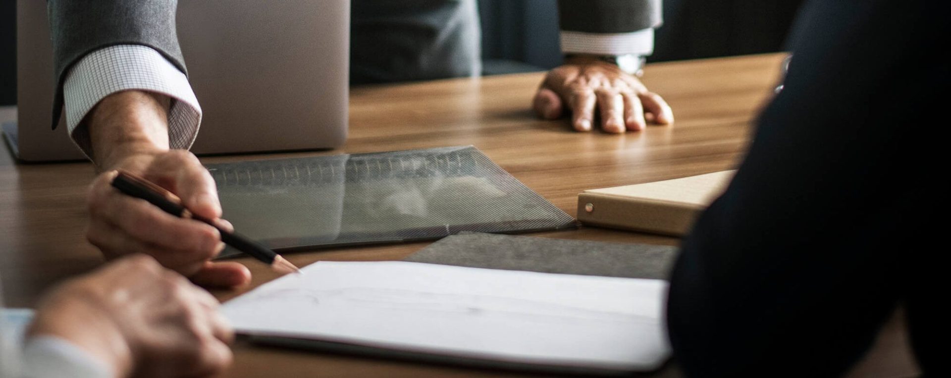 business people meeting e1699955865601